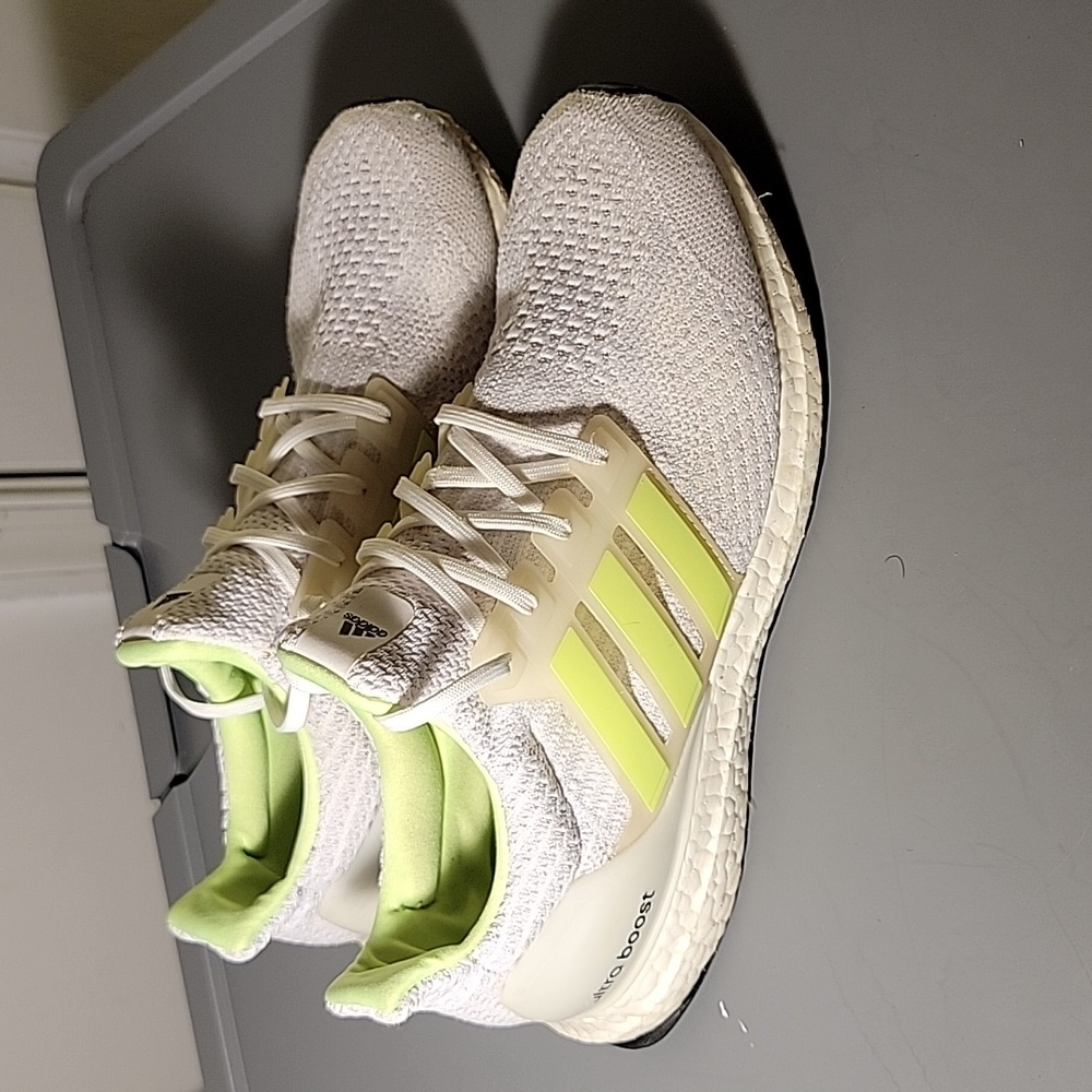 adidas Ultra Boost 5.0 DNA